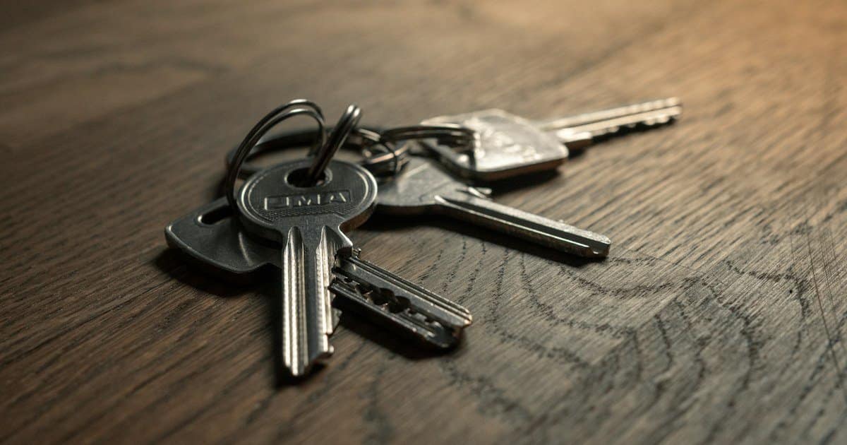 House keys on a table representing the closing stage